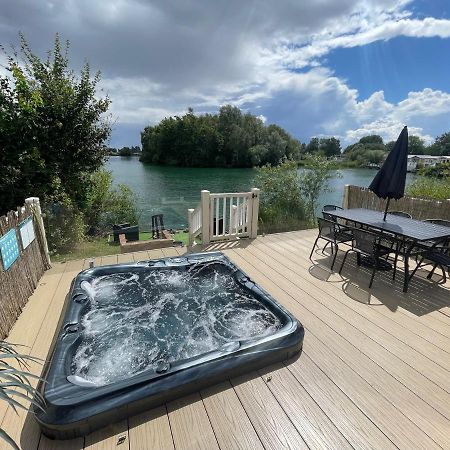 Lakeside Retreat 2 With Hot Tub, Private Fishing Peg Situated At Tattershall Lakes Country Park Esterno foto