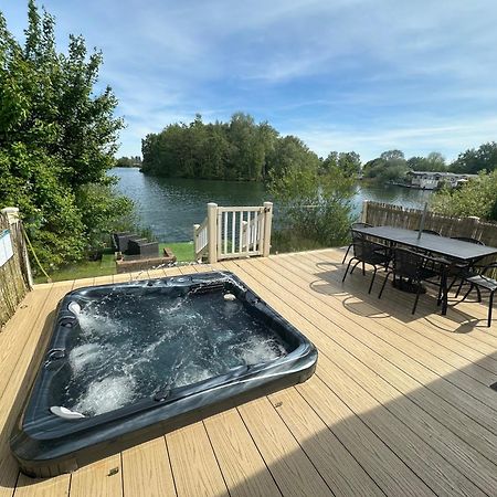 Lakeside Retreat 2 With Hot Tub, Private Fishing Peg Situated At Tattershall Lakes Country Park Esterno foto