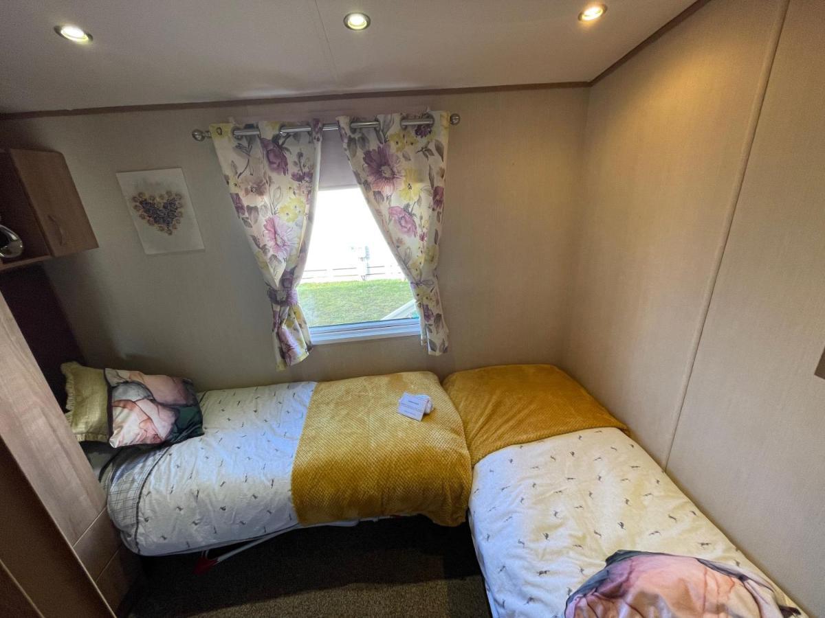 Lakeside Retreat 2 With Hot Tub, Private Fishing Peg Situated At Tattershall Lakes Country Park Esterno foto